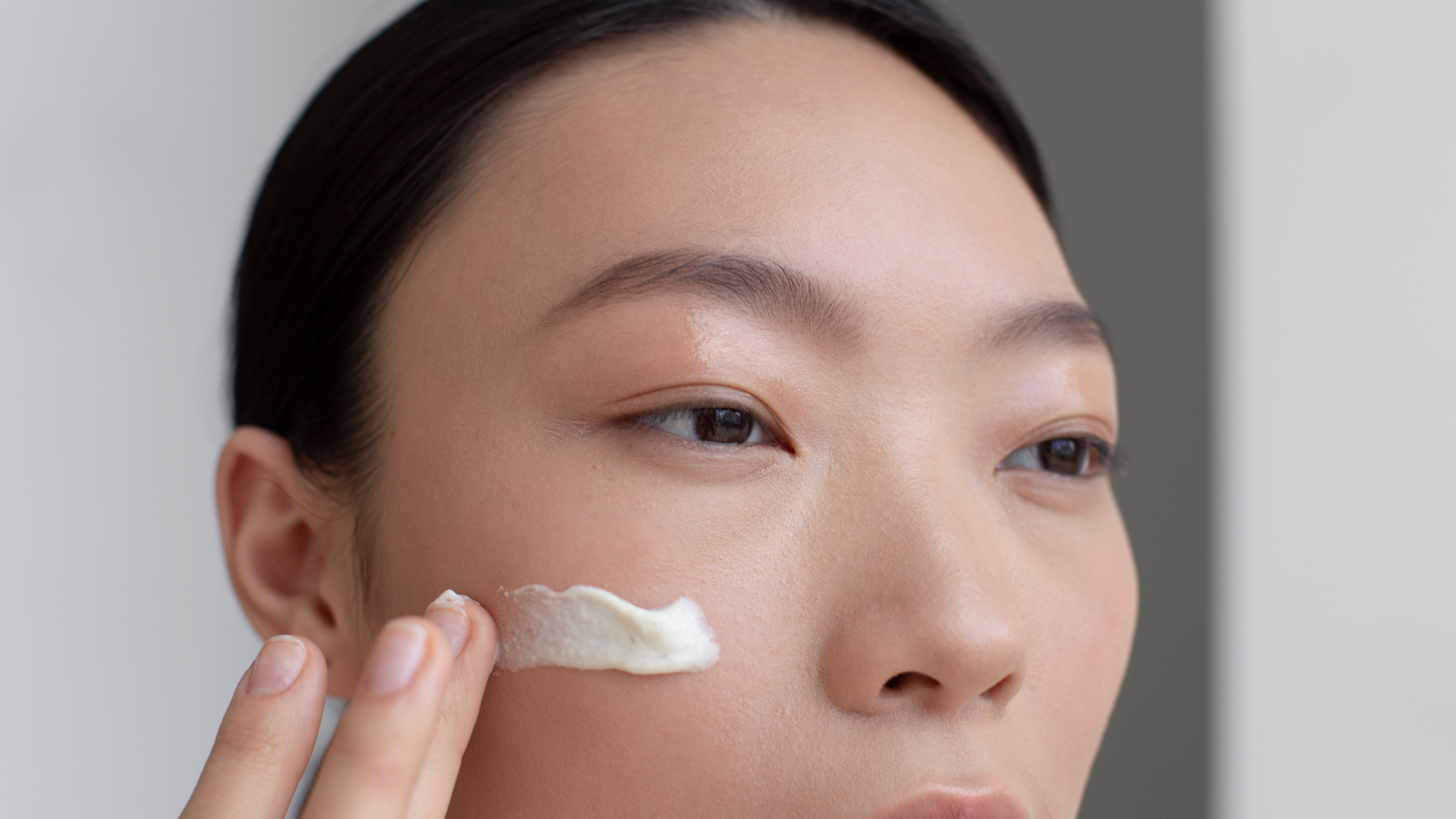 Administración de Alimentos y Medicamentos, Tailandia: FDA TAILANDIA insta a los jóvenes a proteger su piel: Di adiós a los productos falsificados de riesgo