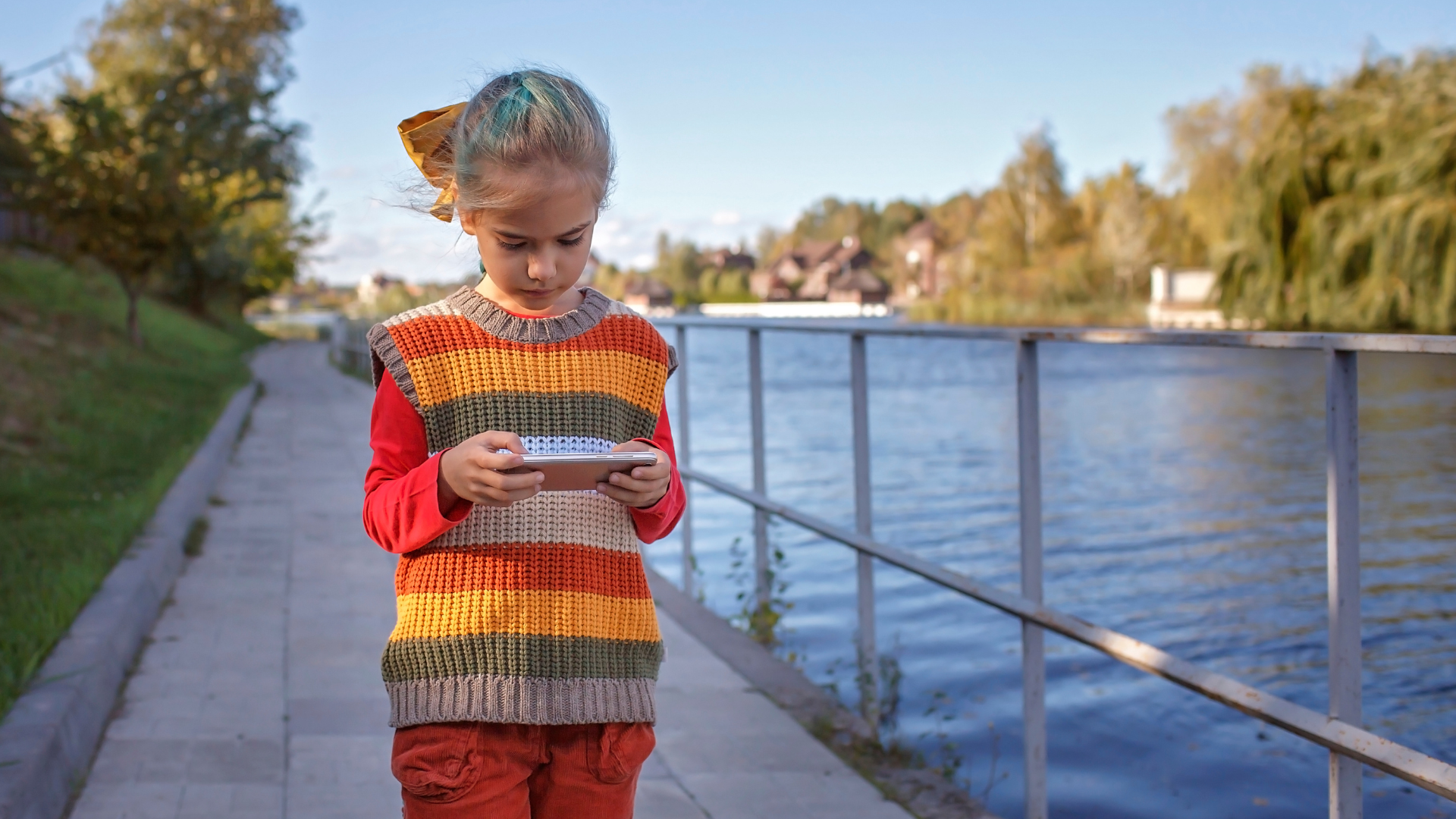 Sweden Recommends Teens Limit ‘Screen Time’ to No More Than 3 Hours Per Day