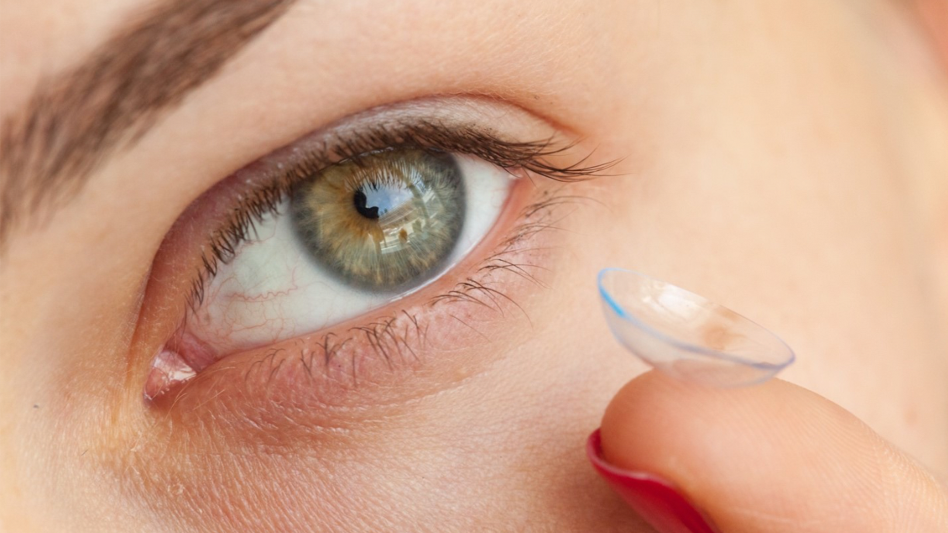 Metta Pracharak Hospital Provides Guidelines for Safe Contact Lens Use