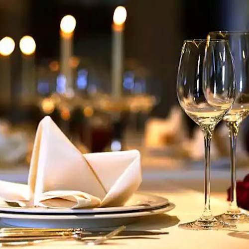 Cena Romántica a la Luz de las Velas