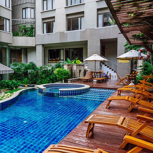 Swimming Pool and Jacuzzi