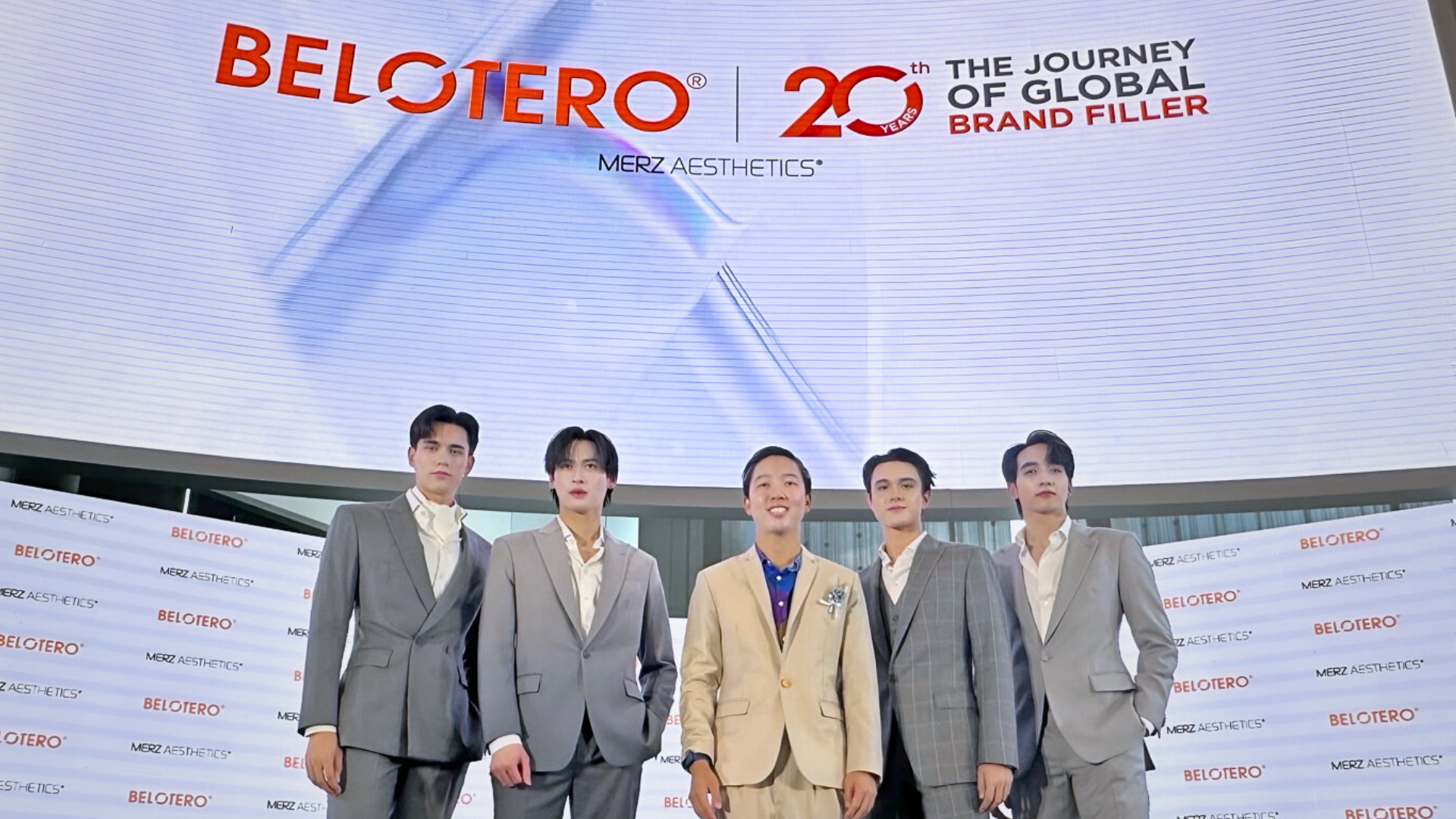 عيادة سيول باتايا تشارك في إطلاق سفير العلامة التجارية والاحتفال بالذكرى السنوية العشرين لشركة MERZ Aesthetics في أسبوع الموضة الدولي في بانكوك